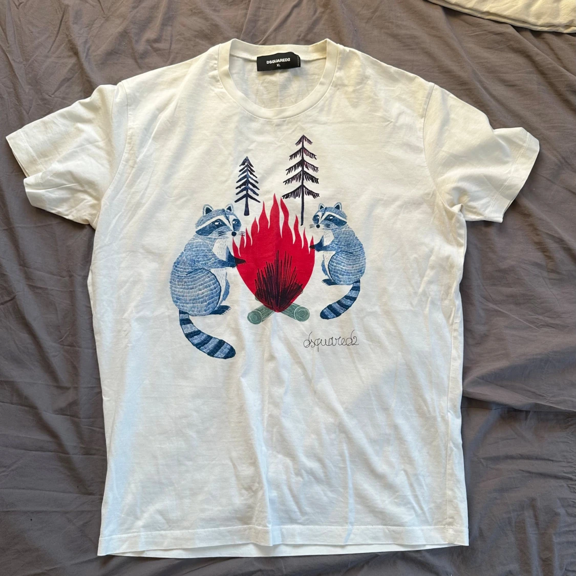 Vit Dsquared2 t-shirt med tryck strl S