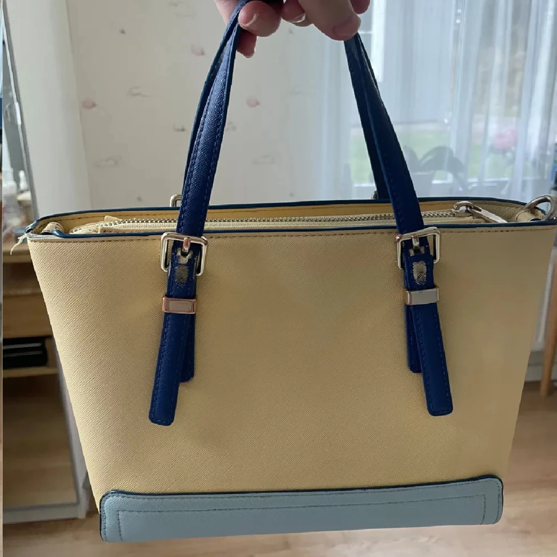 Handväska från Tommy Hilfiger i pastell - 1