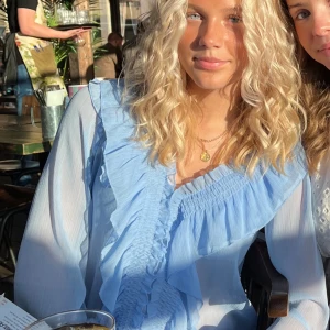 Blus från zara - Blus från zara använd bara en gång, som helt ny! Storlek S