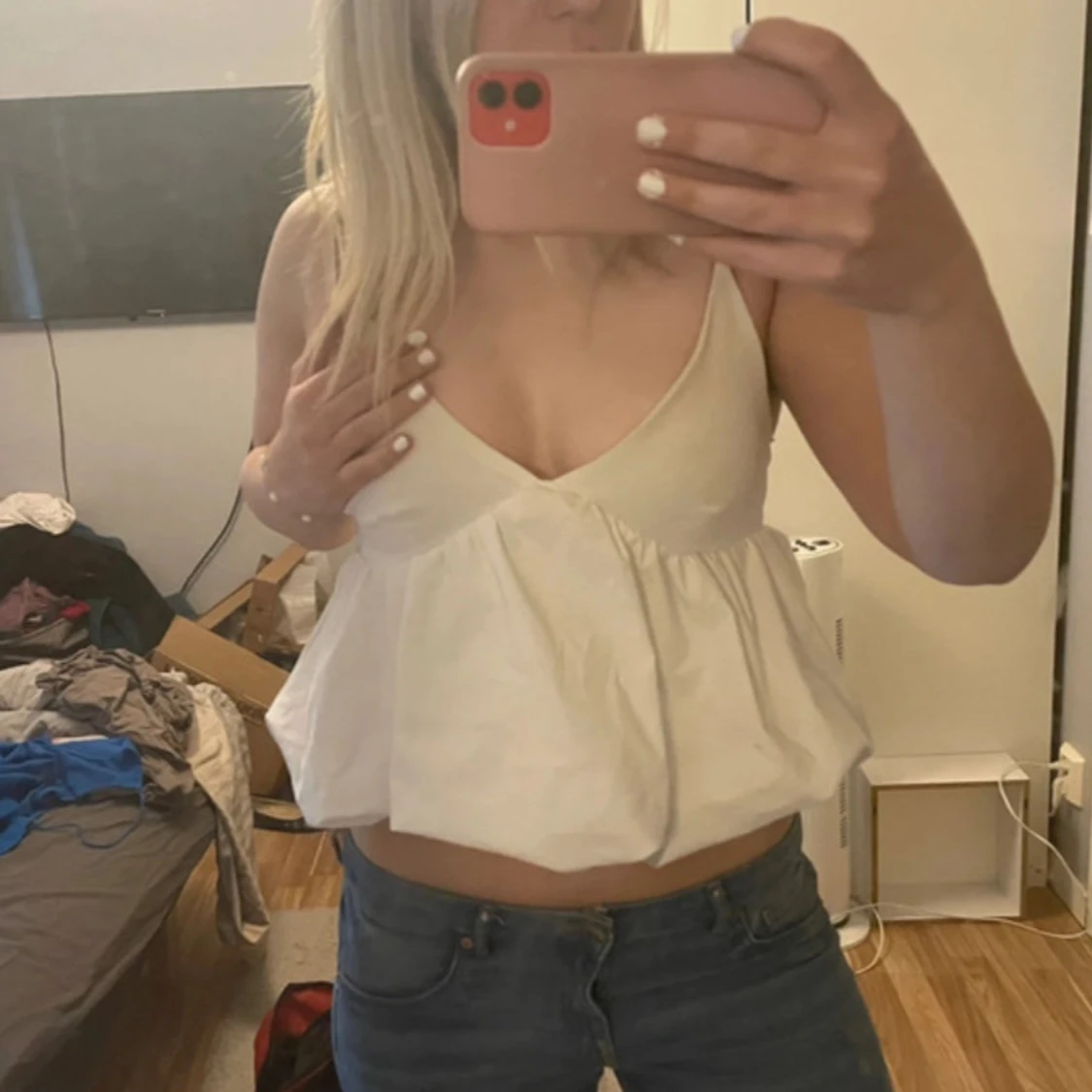 Vit croppad linnetopp med v-ringning från Zara  - 1