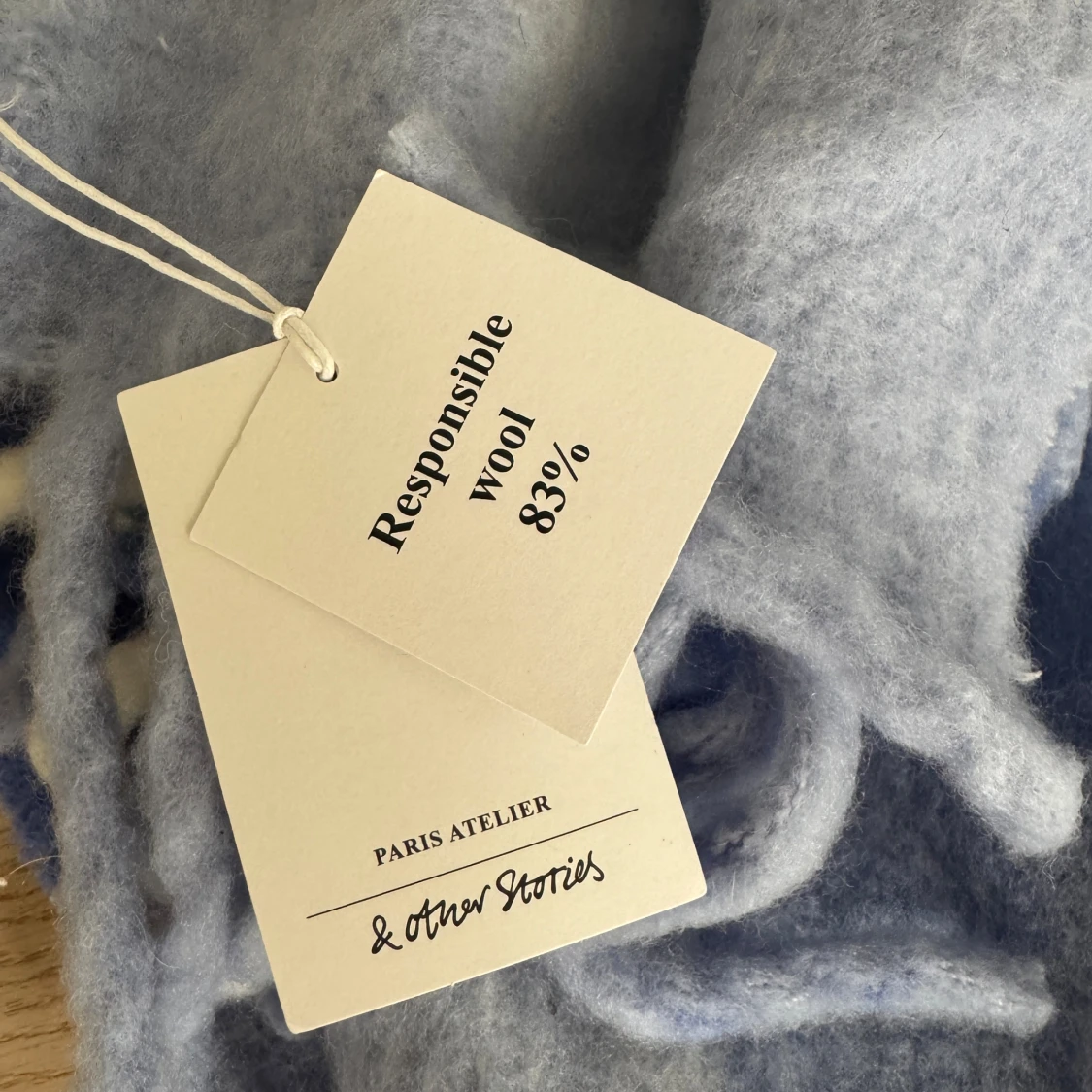 Helt ny rutig ullhalsduk från & Other Stories - 1