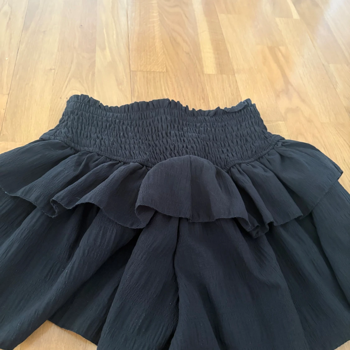 Svart volangkjol från SHEIN - 1