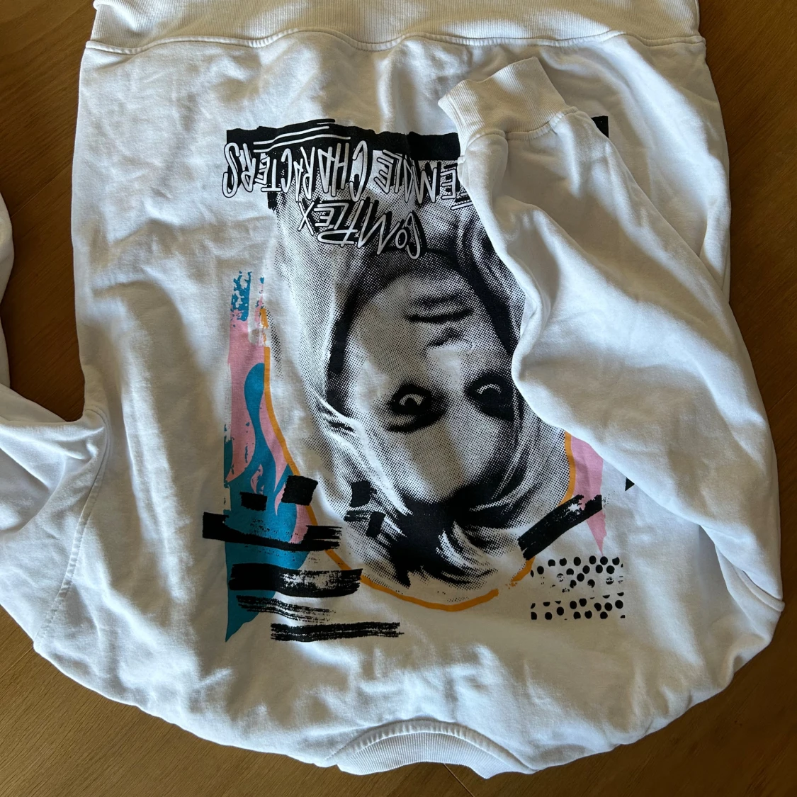 Vit sweatshirt från Comtex med tryck - 1