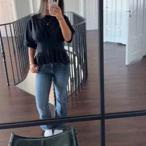 Jeans  - Snygga blå jeans i en unik fin färg. Sitter super fint på