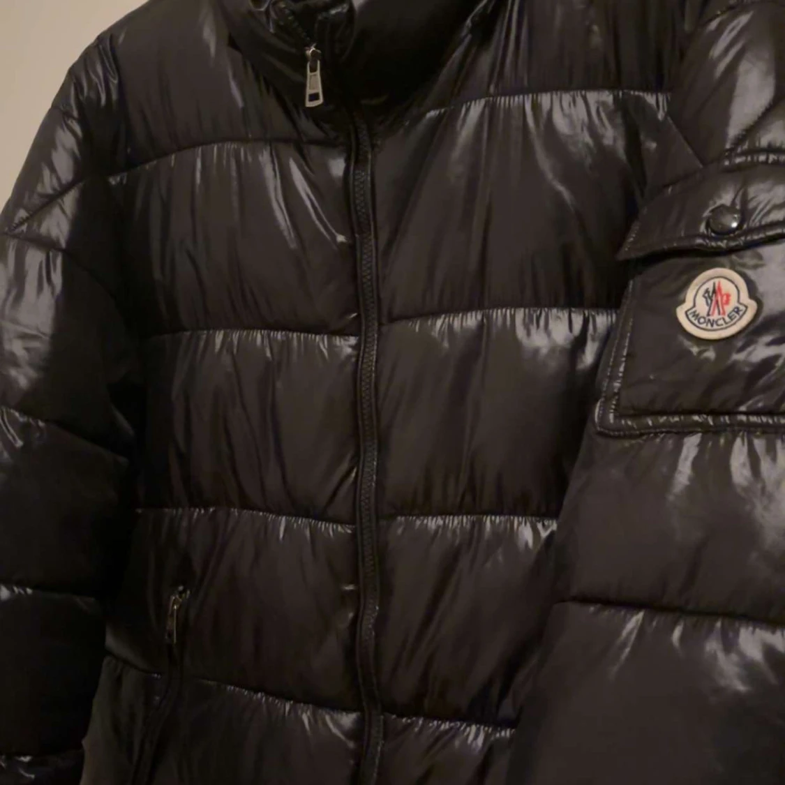 Svart pufferjacka från Moncler - 1