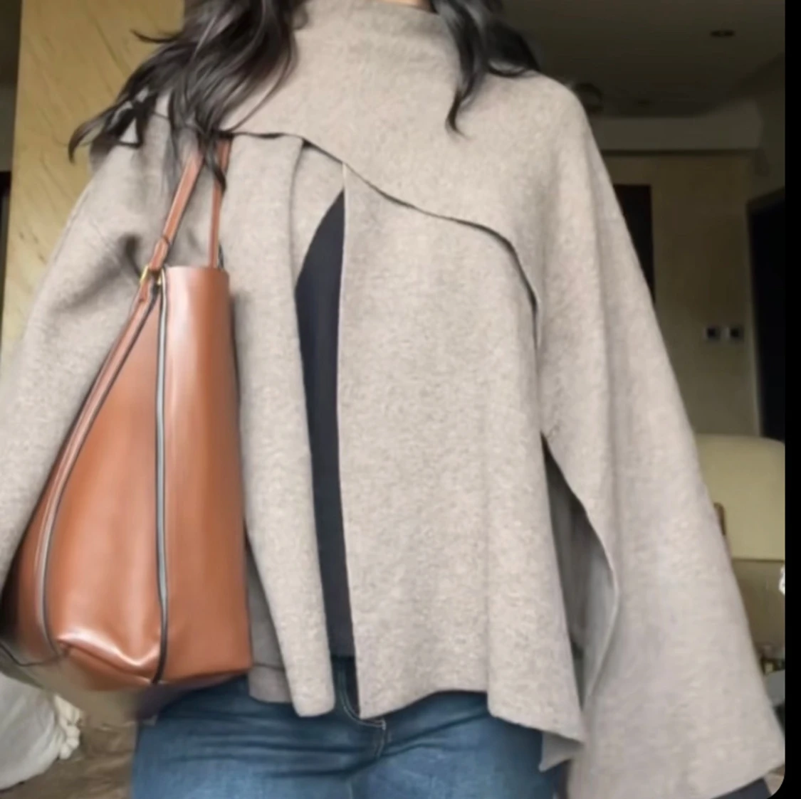 Beige oversized kofta med knapp