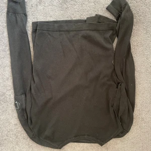 Cp company tröja - En snygg cp company svart over shirt i storlek s