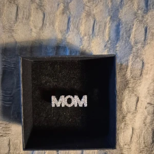 Silver ring  - GRATIS GÅVA MED VARGE ORDER!! Supertrendig stockholmsstil tjejer, örhängen silver. Vinter ring smycke. Gjord av stål, jag svarar och skickar alltid snabbt!