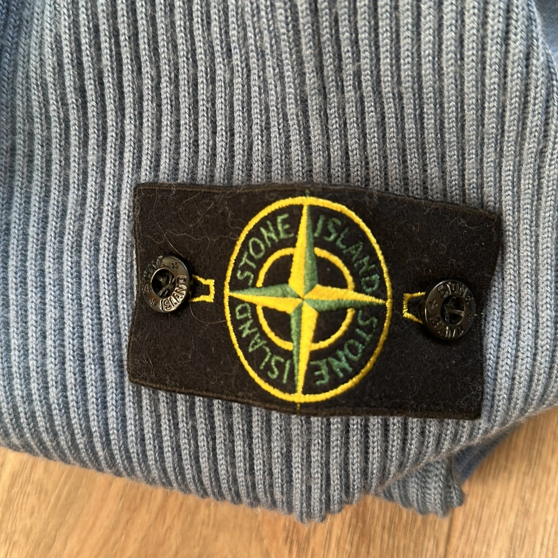 Blå ribbad turtleneck från Stone Island i storlek L - 3