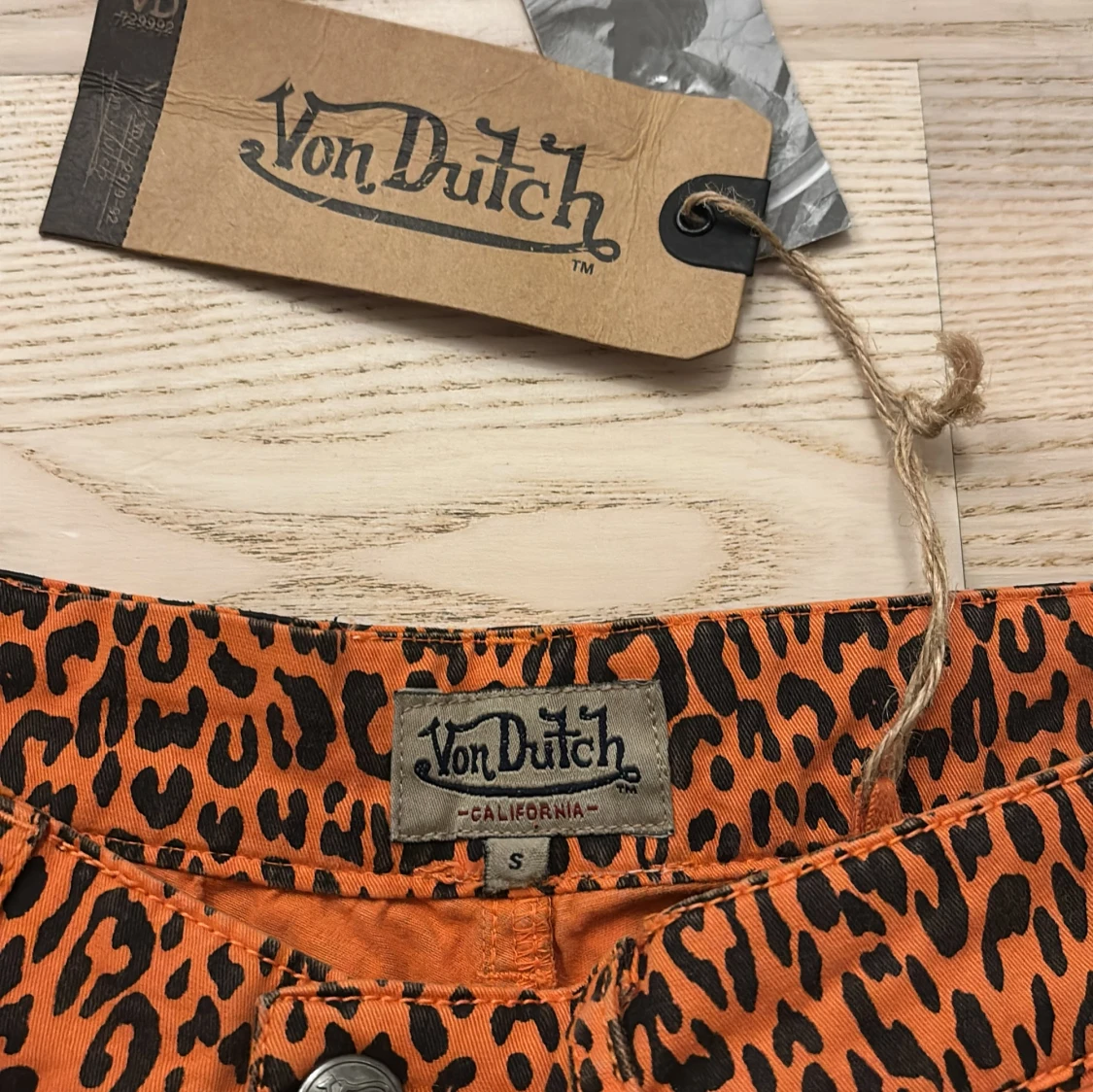 Leopardmönstrade shorts från Von Dutch - 1