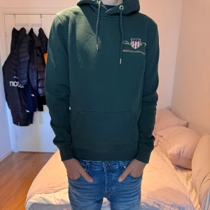 Gant Hoodie  - Gant hoodie i bra skick. Storlek S 