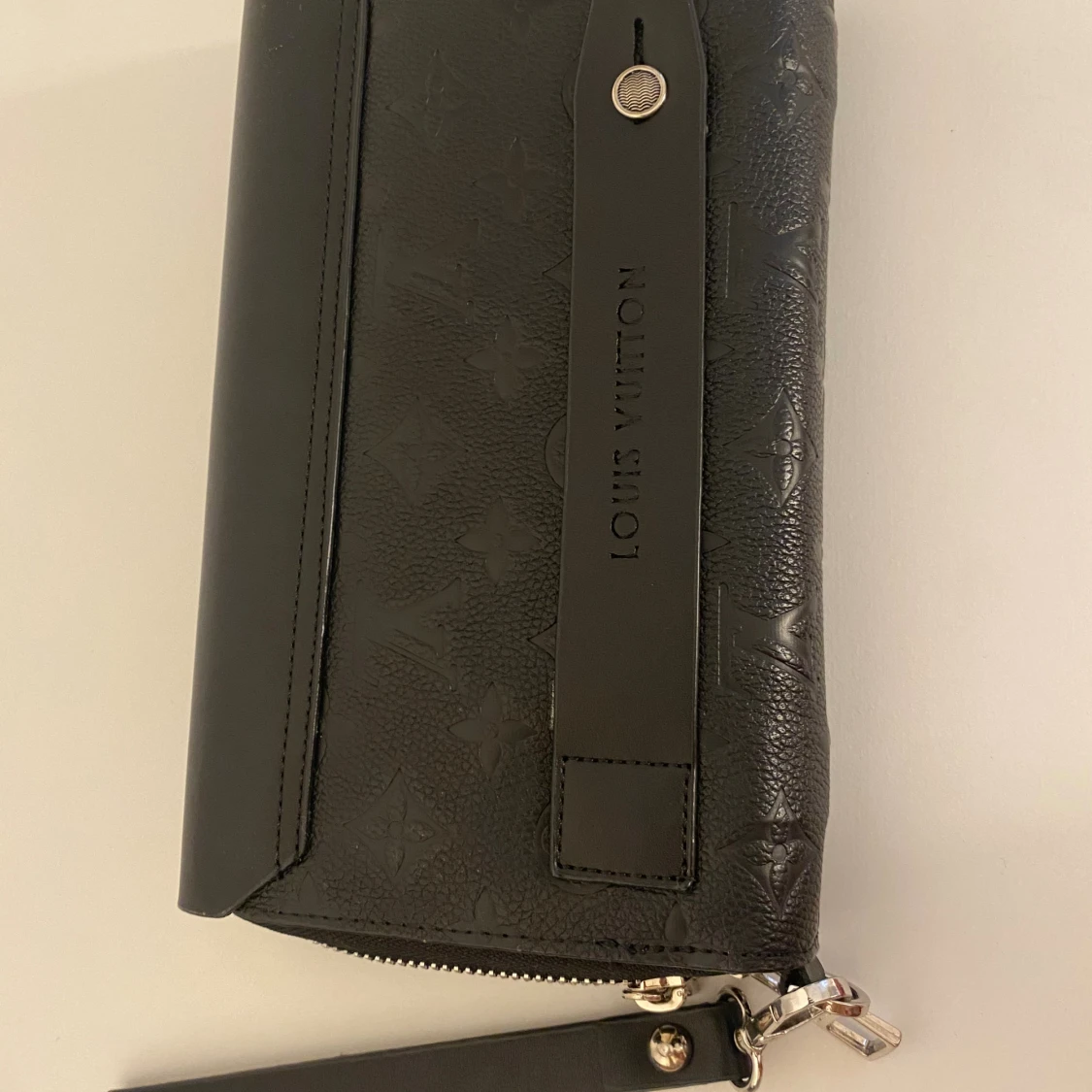 Svart kuvertväska i skinn - 1