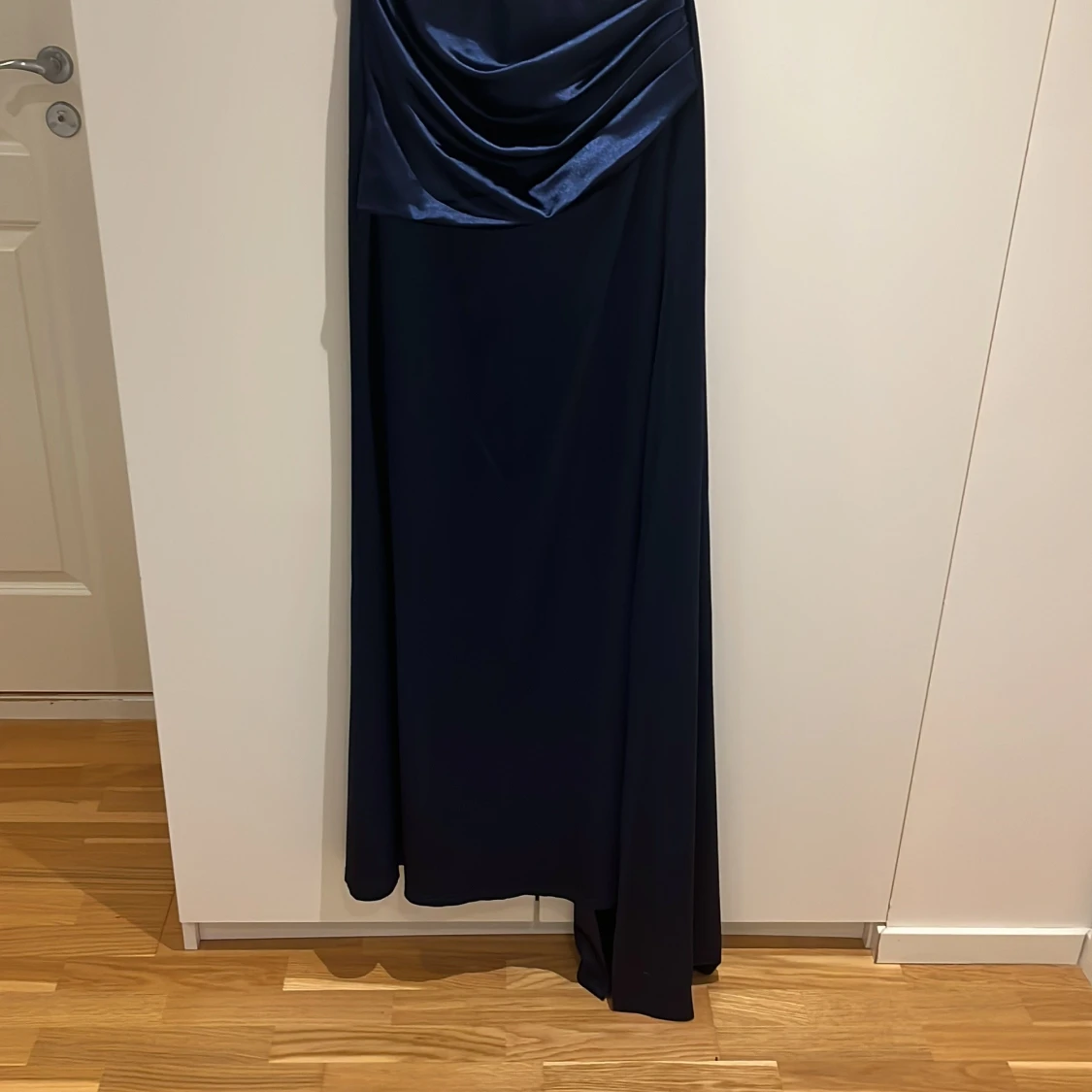 Marinblå glittrig långklänning - 2