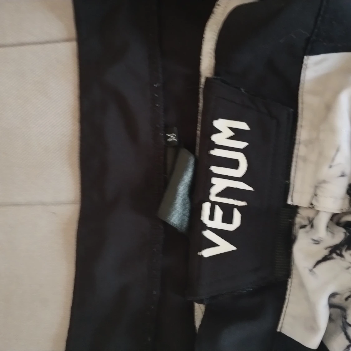 Venum svartvita träningsshorts - 3