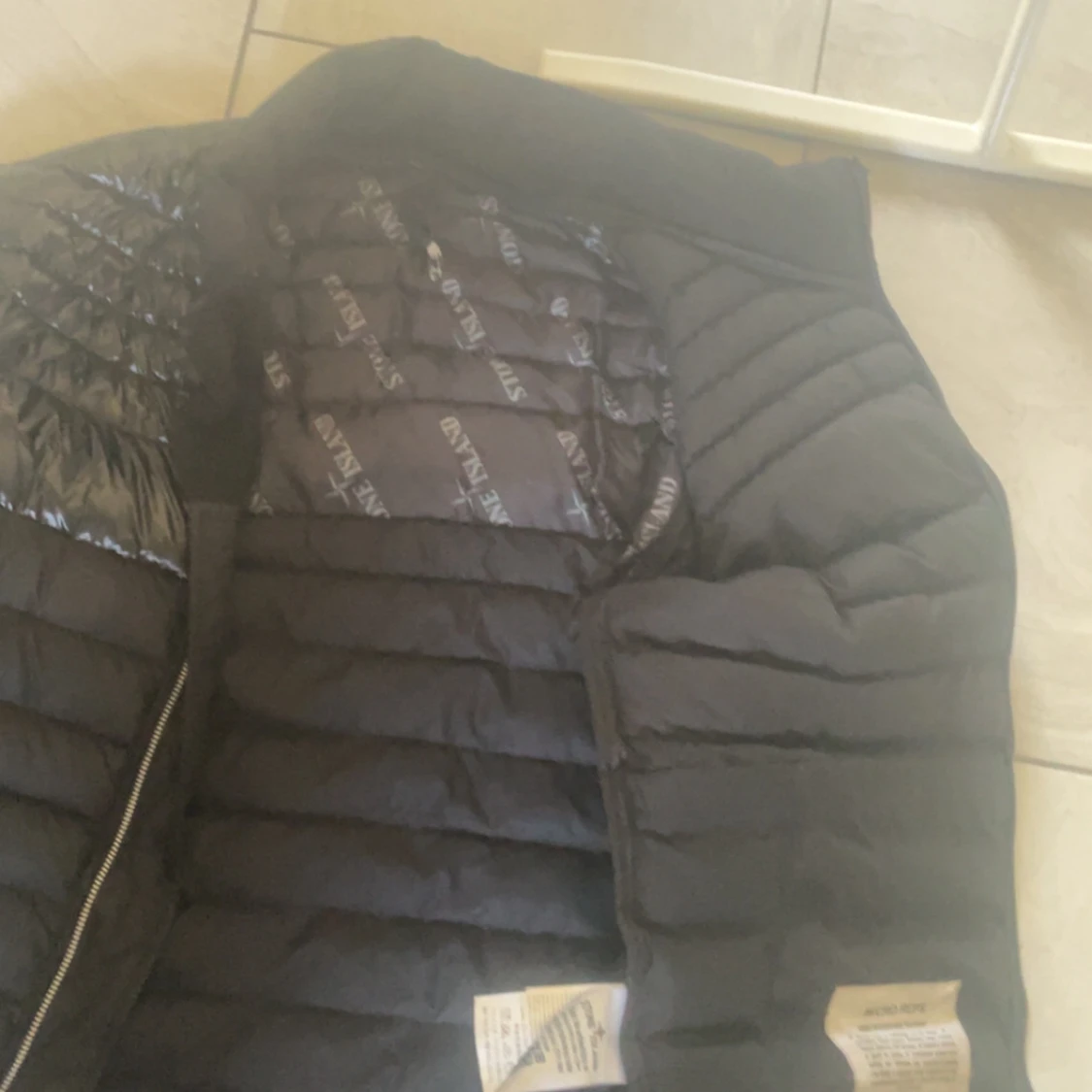 Svart dunjacka från Stone Island - 1