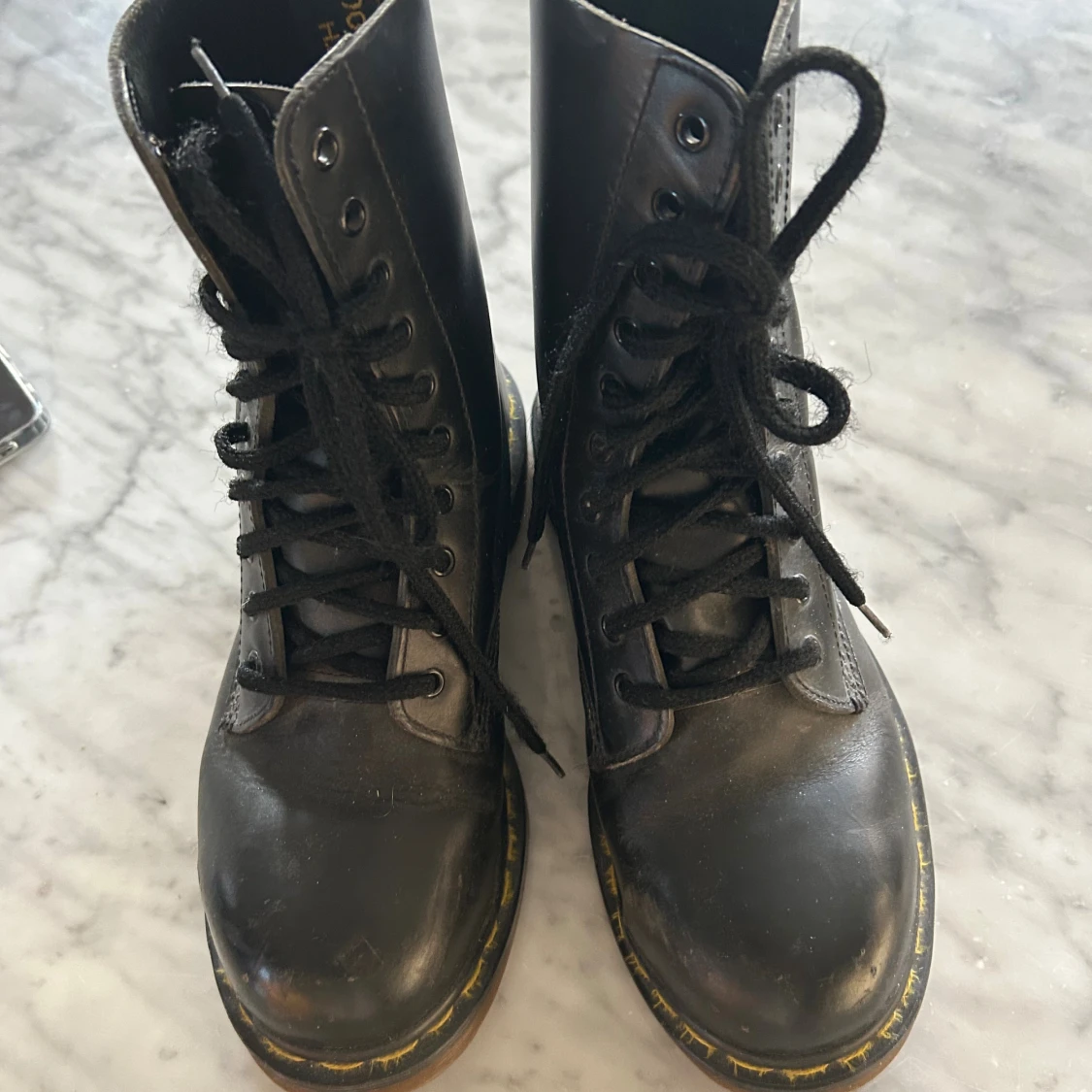Svarta Dr. Martens boots i skinn