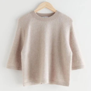 Trekvartsärmad tröja - Jättefin från &other stories som ej kommit till användning💕 Inga defekter alls💕 nypris 790kr