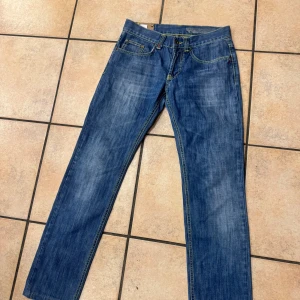Dondup jeans  - Dondup Jeans strlk 30 skick 9/10 nypris 4000 hör av dig vid minsta fråga