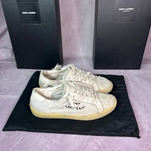 Saint Laurent skor distressed -  fint skick,(distressed modell), innersulorna saknas | Size EU 41 | fraktar spårbart inom 24 timmar | för att köpa klicka ”köp nu” | Dustbag medföljer | vid frågor eller funderingar skriv en meddelande | följare får bättre rabatter🙌