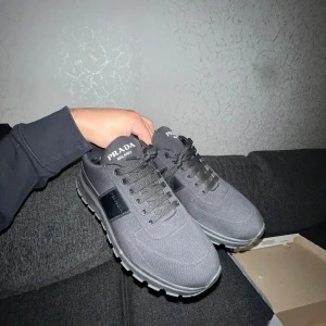 Prada trainers 42.5 (8 1/2) - Modellen heter: Leather Prax01 Sneakers - 2EG350. Köpta i italien kvitto finns