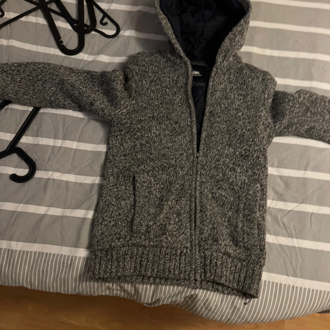 Grå stickad jacka från Clockhouse S