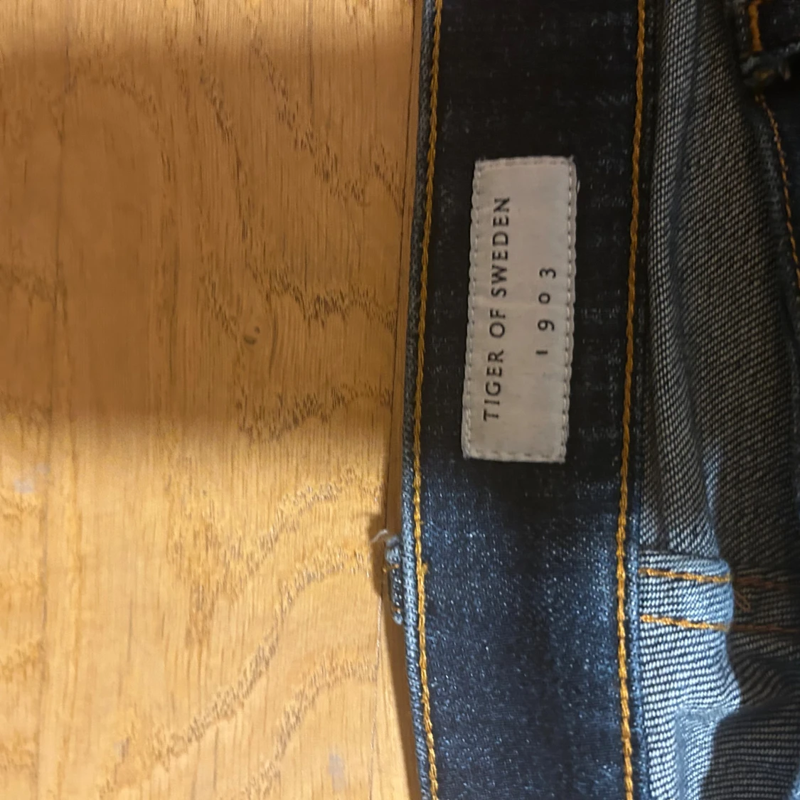 Mörkblå jeans från Tiger of Sweden - 3