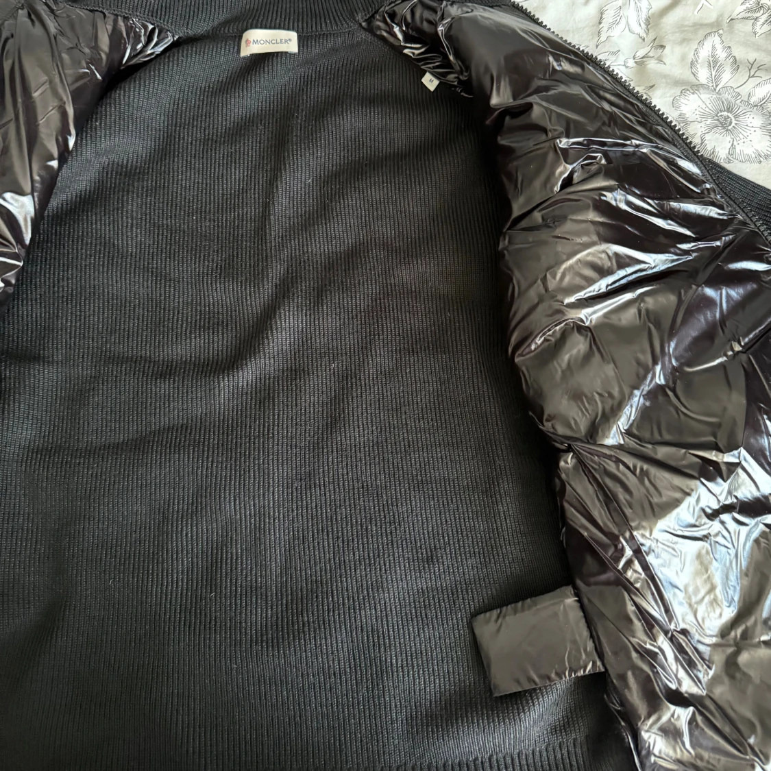 Svart Moncler pufferjacka med stickade ärmar - 1