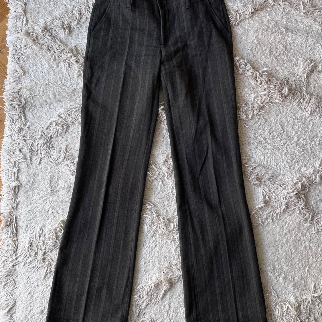 Randiga kostymbyxor från Filippa K - 1