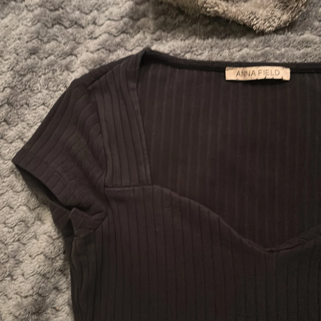 Svart ribbad topp från Anna Field - 1