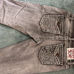Y2k Jeans - Y2k vintage washed jeans! Storlek 36/S. Använd 1 gång, liten slits i slutet💞