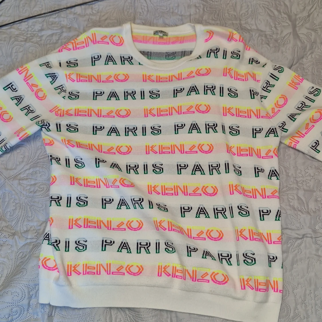 Vit Kenzo tröja med neonränder
