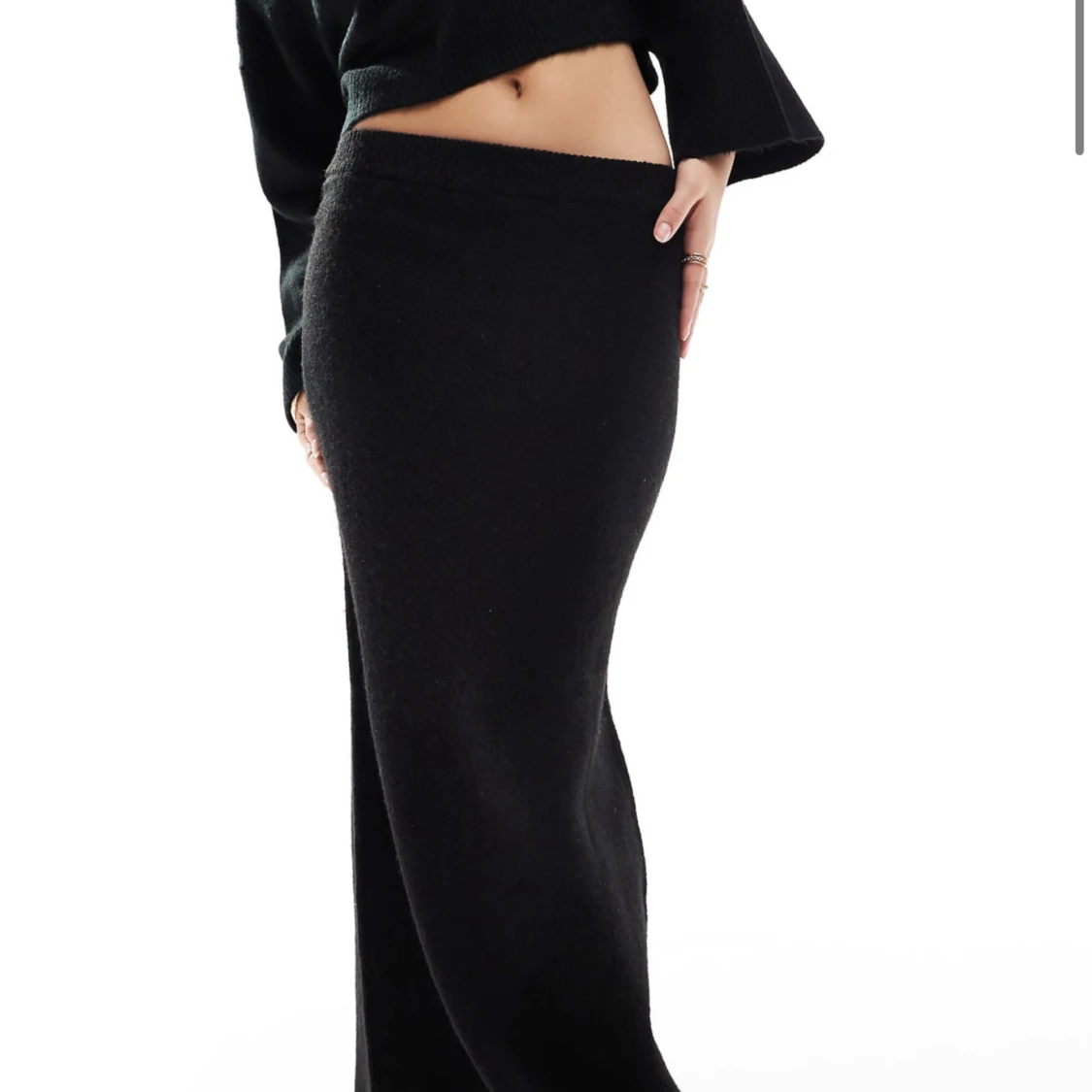 Svart stickad långkjol - 1