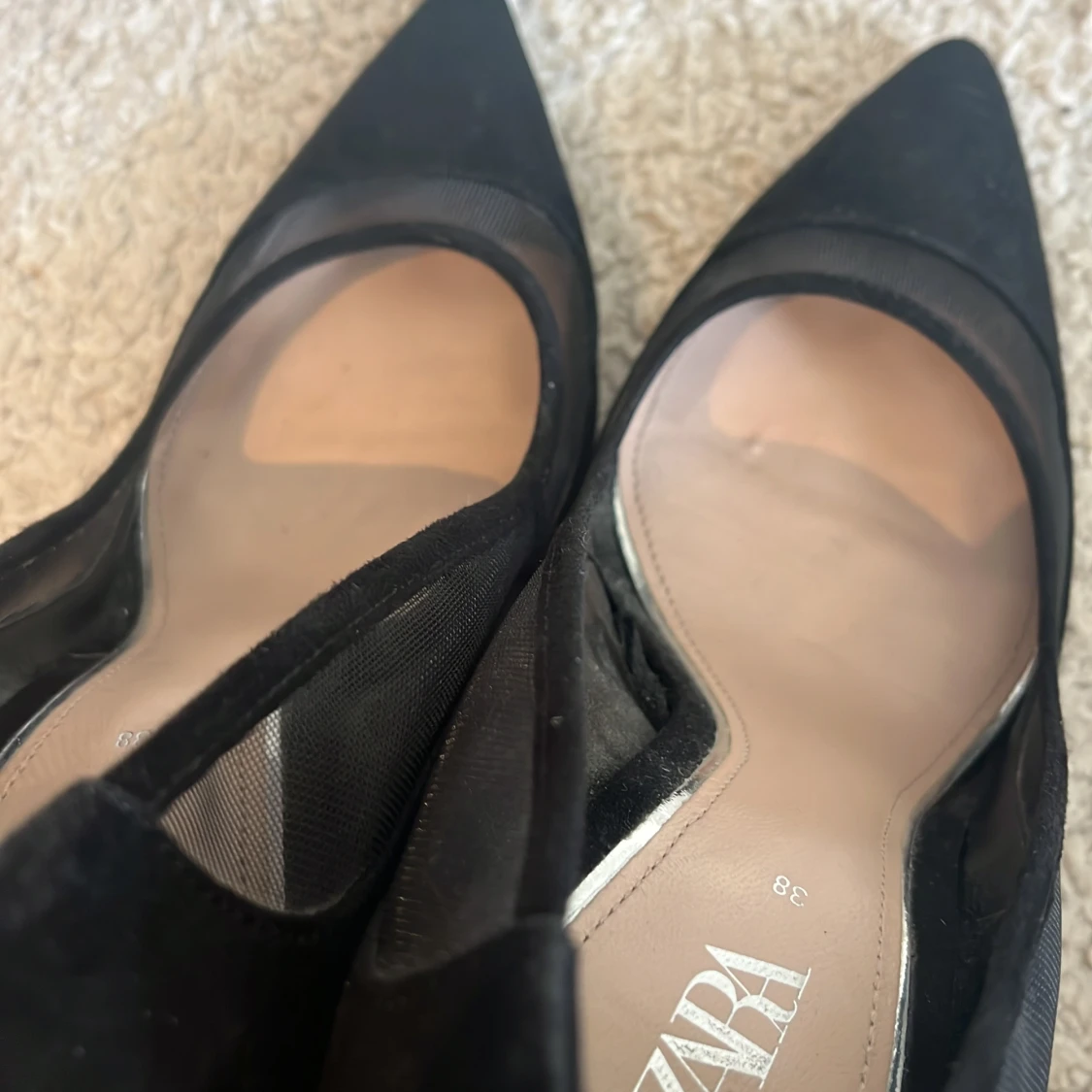 Svarta pumps med spetsig tå från Zara - 3