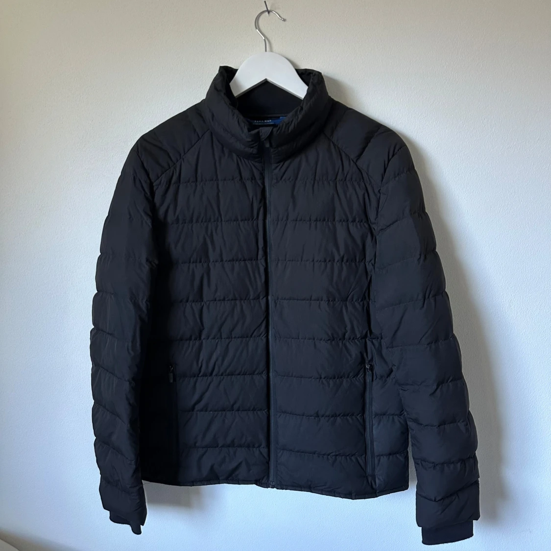 Svart pufferjacka från Zara Man