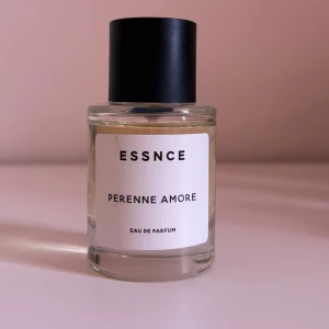 Essnce Perenne Amore  -  ESSNCE Perenne Amore EDP 50ml. Inspirerad av Valentino born in roma 