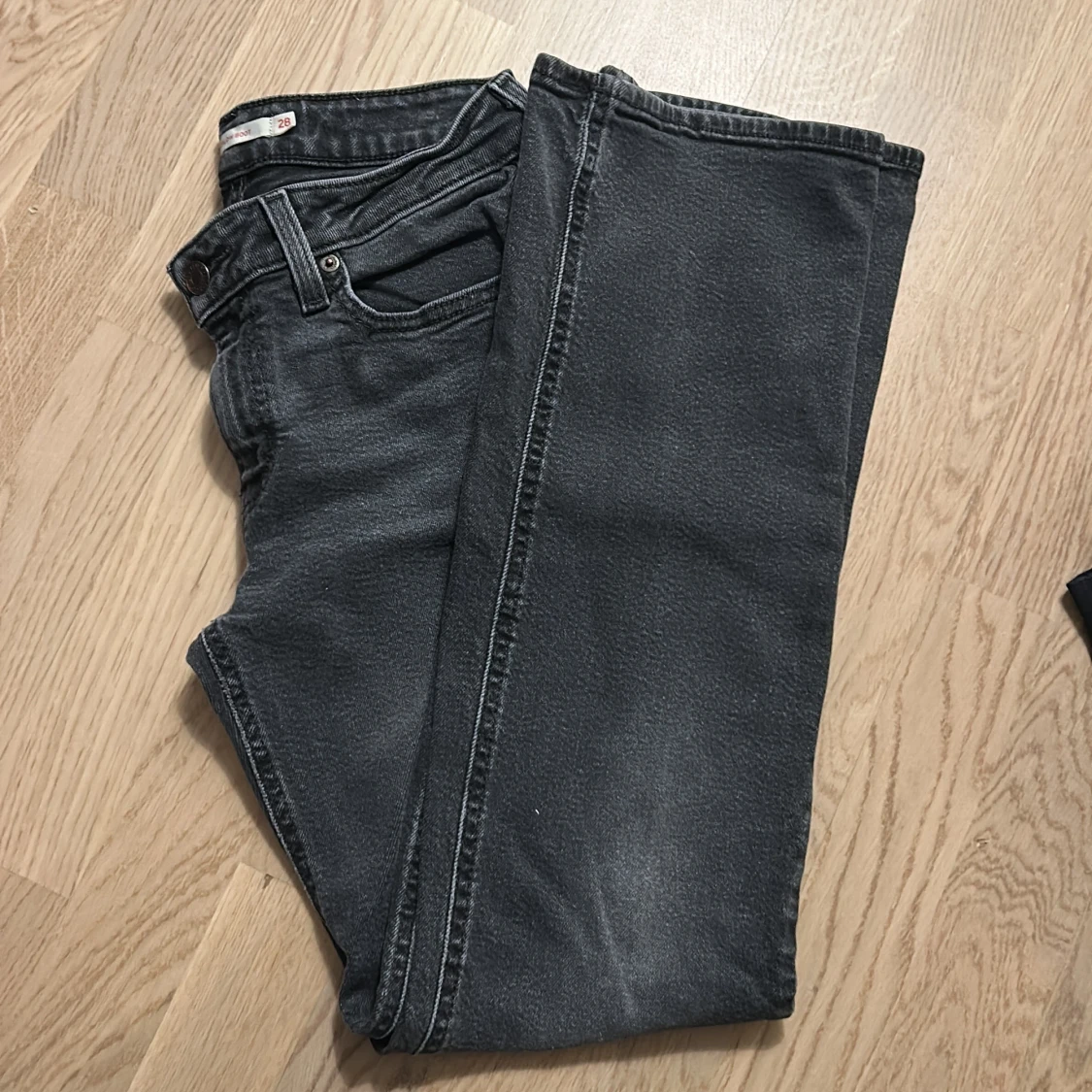 Super low bootcut jeans Levi’s nästan nyskick - 1