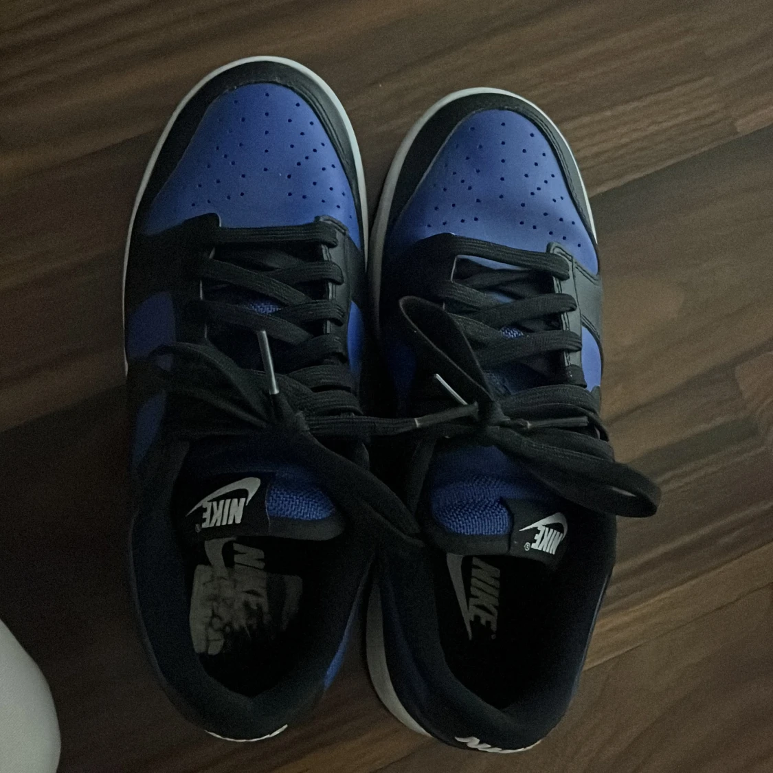 Nike Dunk Low blå och svarta sneakers - 4