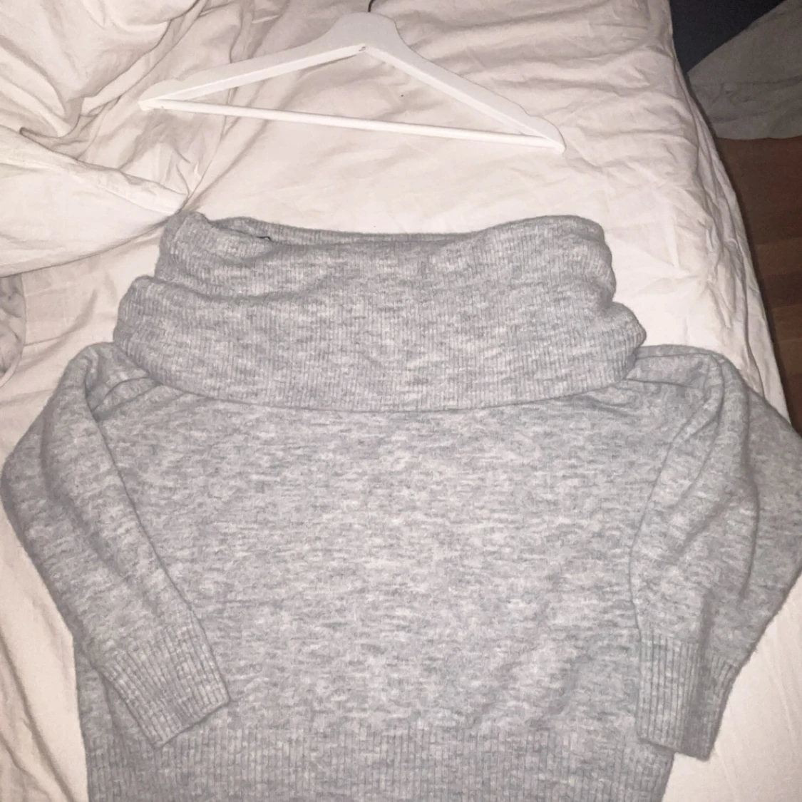 Grå offshoulder stickad tröja H&M - 2