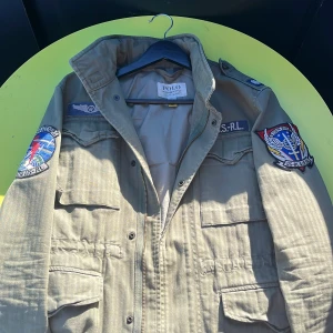 Ralph lauren field jacket - OBS! Det är en barnstorlek men passar som xs