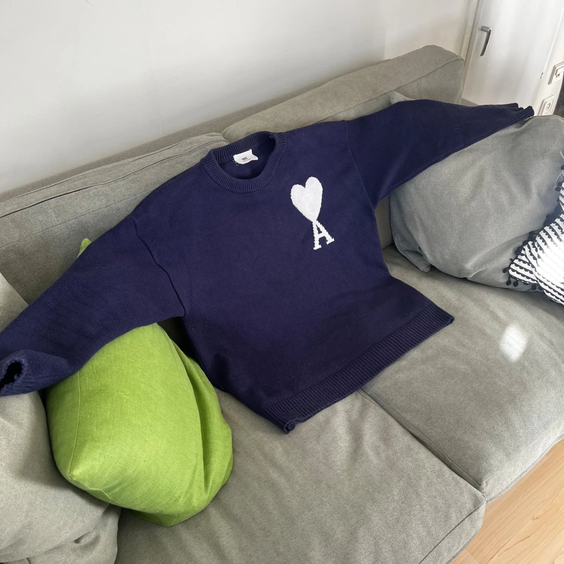 Mörkblå stickad tröja från Ami Paris - 1