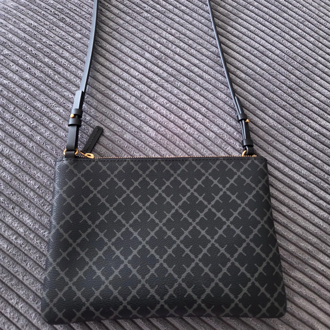 Svart axelväska från By Malene Birger