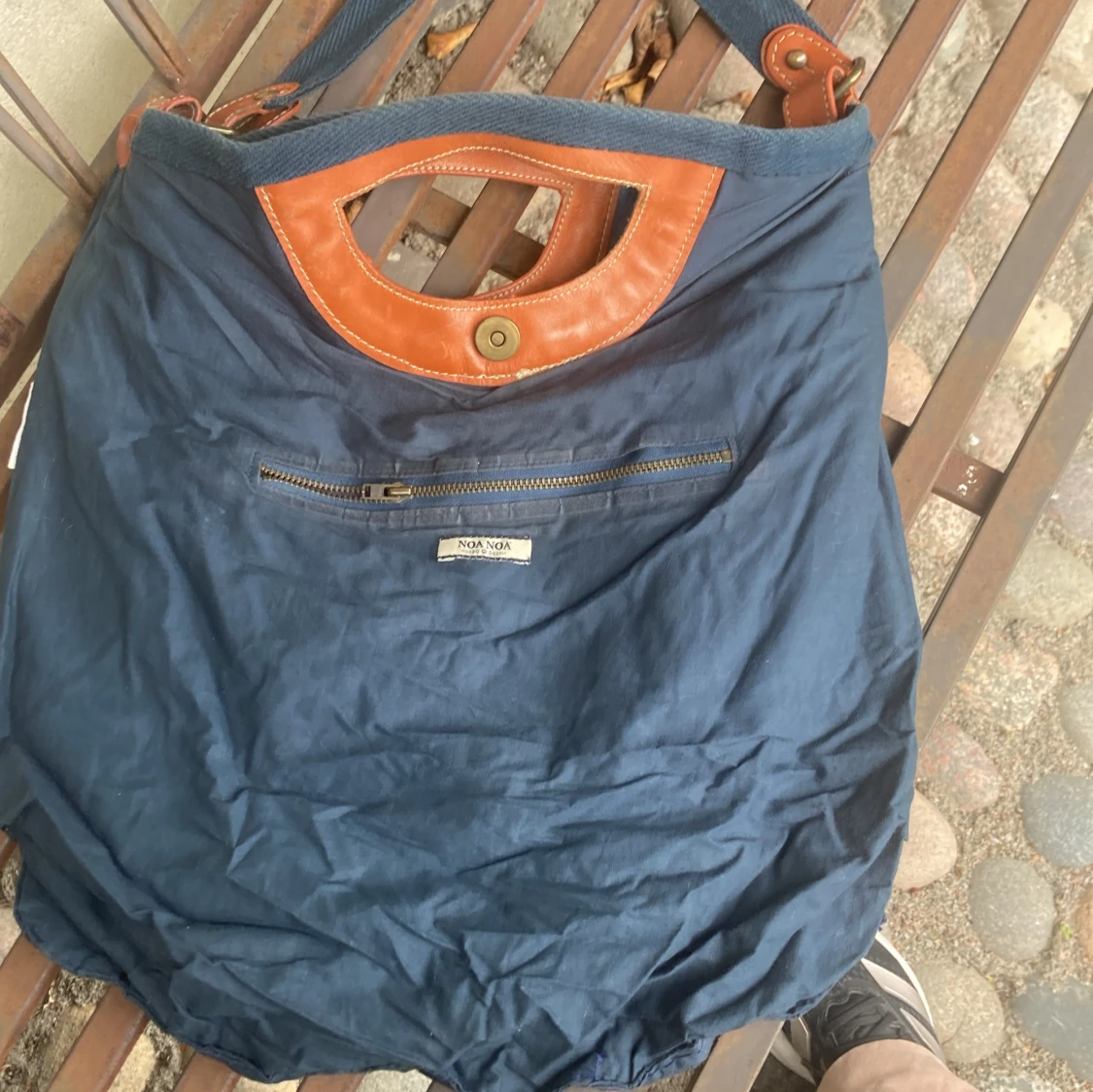 Blå axelväska från Noa Noa med skinn - 1