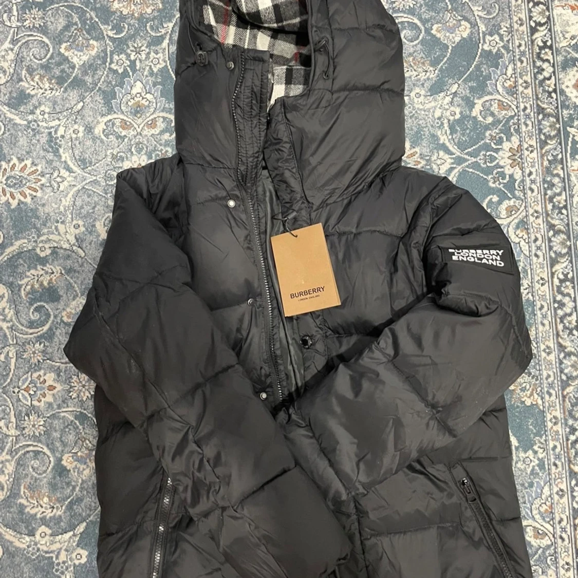 Svart pufferjacka från Burberry