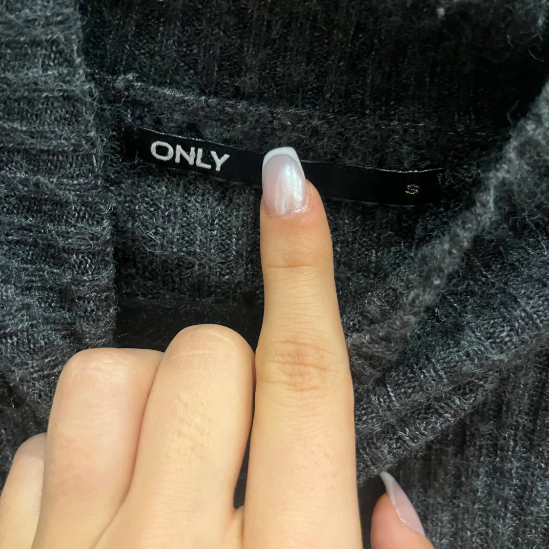 Mörkgrå ribbad polotröja från ONLY - 1