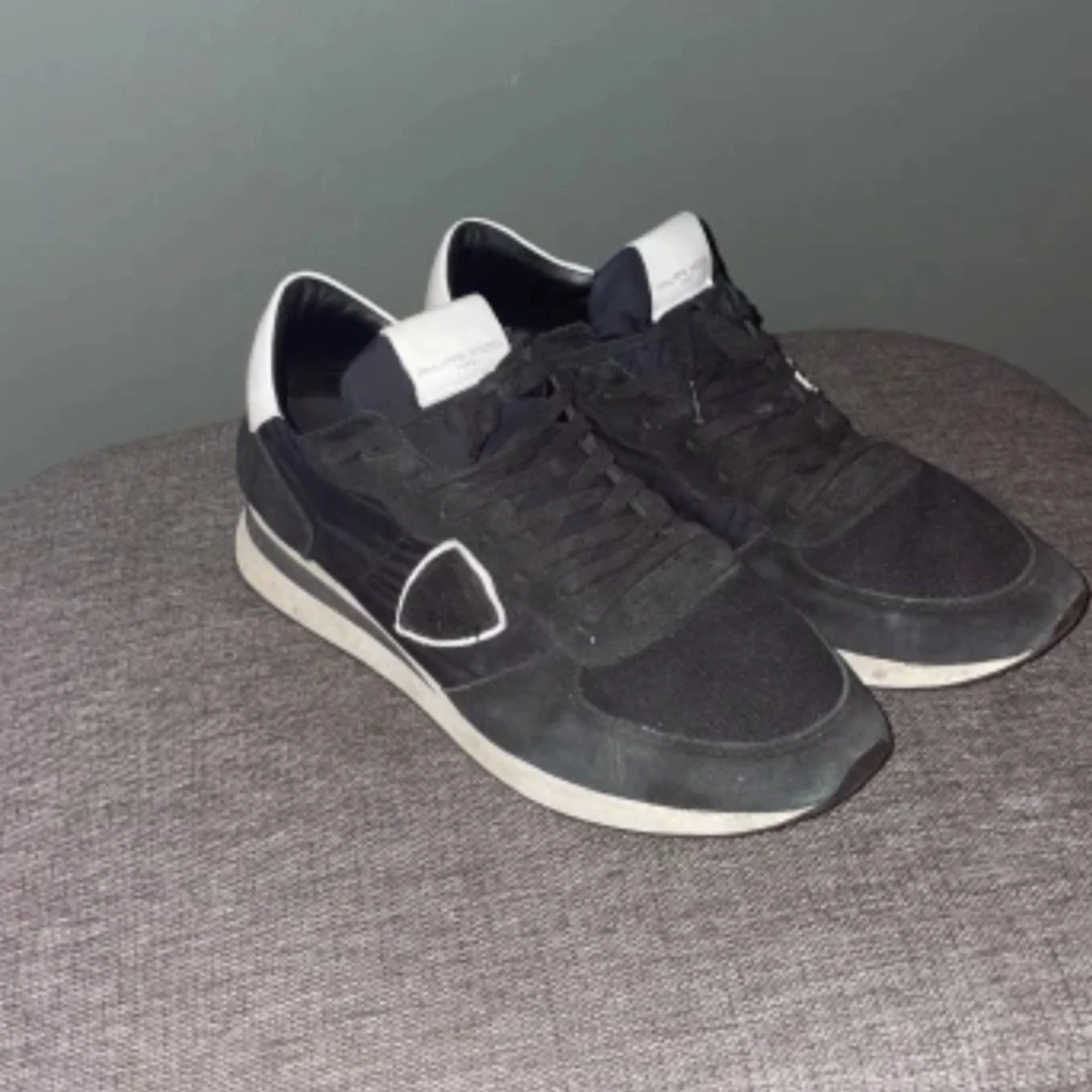 Svarta sneakers från Philippe Model - 1