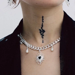 WOS veja Valentina halsband  - Säljer ett helt oanvänt WOS Veja Valentina halsband. Nypris 899kr. 