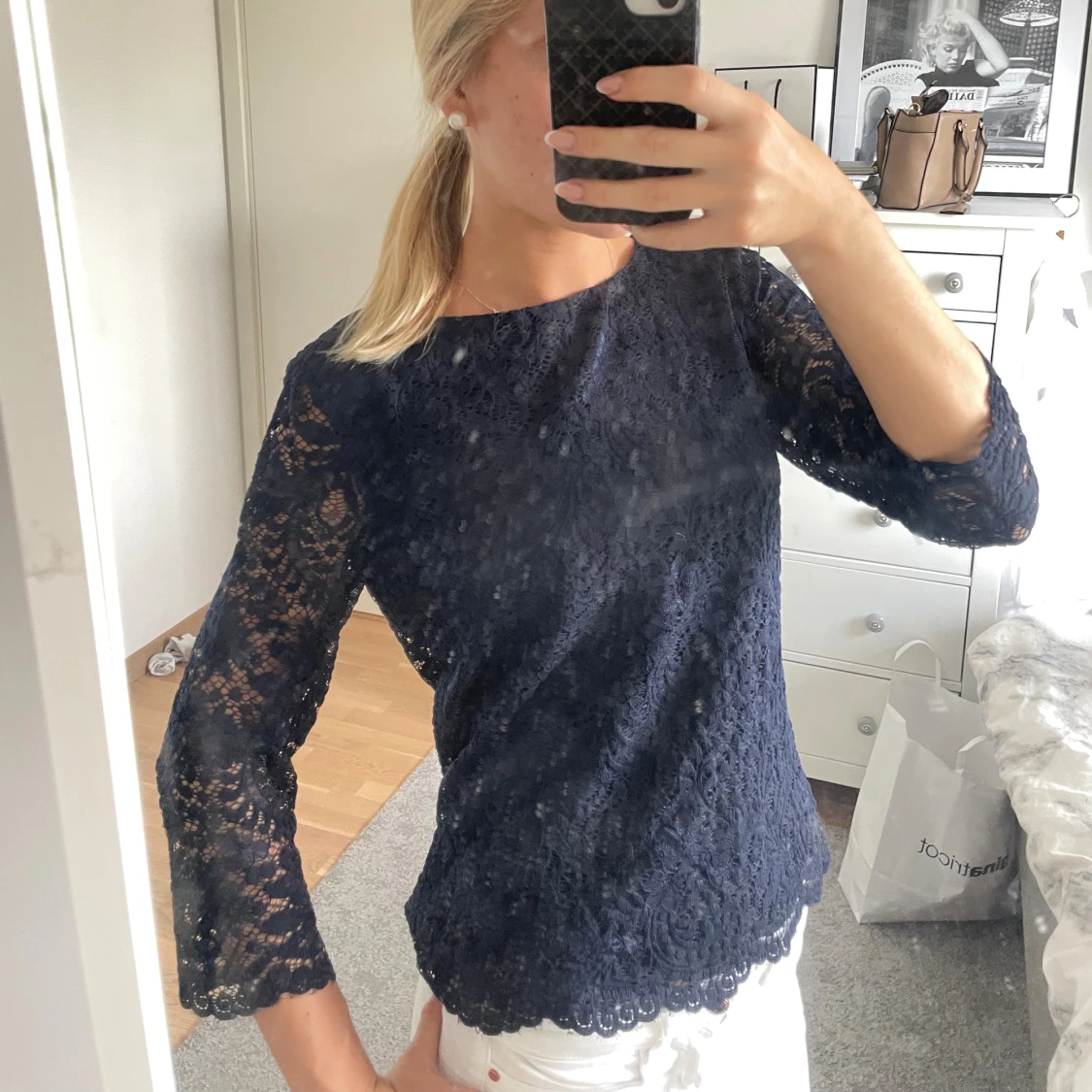 Mörkblå spetsblus med trekvartsärm - 2