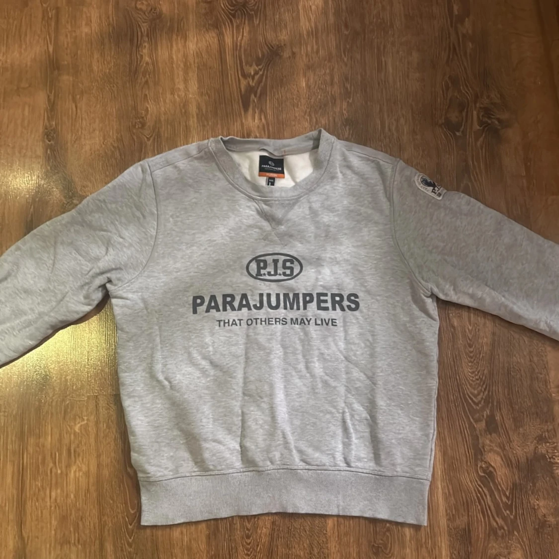 Grå sweatshirt från Parajumpers