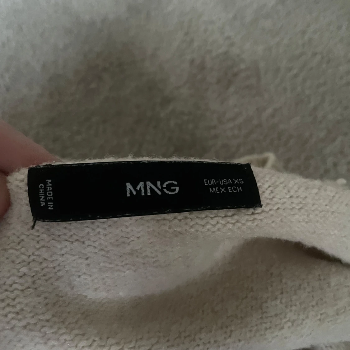 Beige stickad tröja från Mango - 1