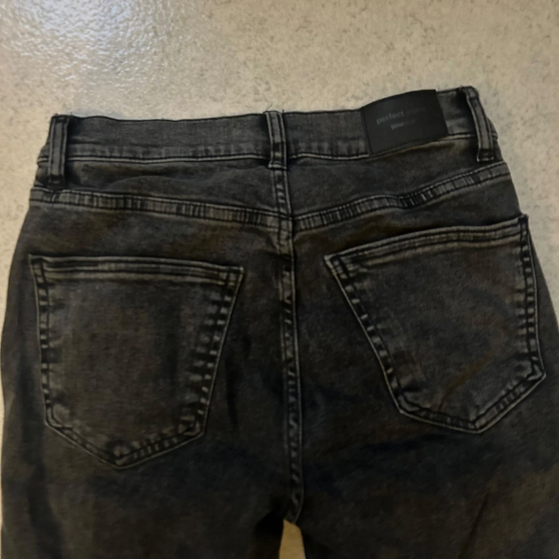 Svarta bootcut jeans från Gina